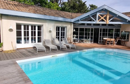 La Teste-de-Buch Villa | Villa on the Dune du Pyla, superb view, jaccuzi and pool, 3 bdrms and 1 garden shed