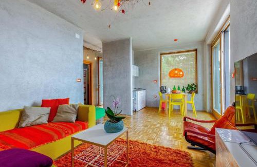 Sodici Villa | Villa Orange, small house in a pine forest