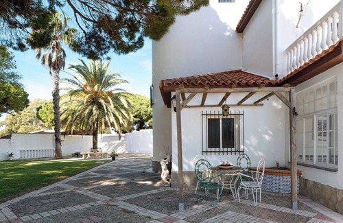 Chiclana de la Frontera Villa | Villa "Paraíso" with Private Pool, Terrace & Wi-Fi