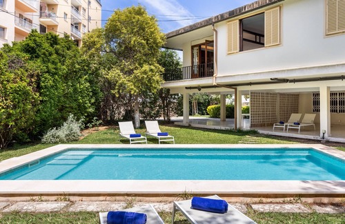 Plaza de Toros Ski Chalet | Villa Palma 1. Chalet in Palma with private pool