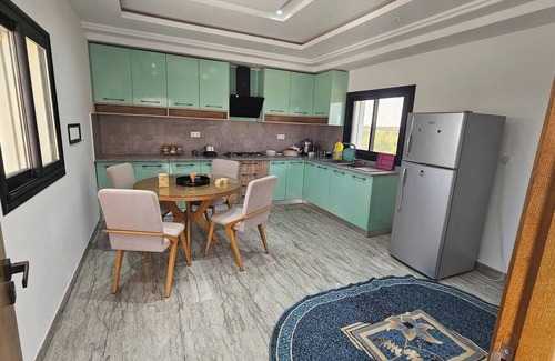 Nabeul Governorate Bed & Breakfast | Villa Panoramique: Pool & Jacuzzi & Forest Farmhouse
