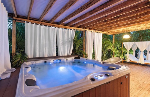 Pinewood Villa | Villa Paraiso: 10 BR Private Mini Resort in Central Miami w/pool, sauna & more
