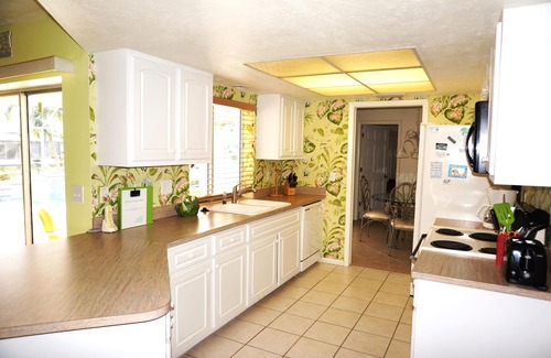 Caloosahatchee House | Villa Patricia - 3/2 Electric Heated Pool/Spa Home on Gulf Access Canal in SE Cape Coral