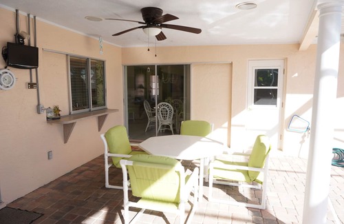 Caloosahatchee House | Villa Patricia - 3/2 Electric Heated Pool/Spa Home on Gulf Access Canal in SE Cape Coral
