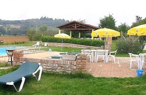 Montone House | Villa Pavone D: A graceful studio apartment surrounded by the greenery, with Free WI-FI.