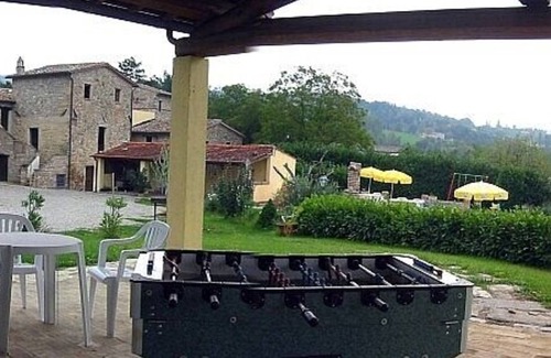 Montone House | Villa Pavone E: A graceful apartment that covers the entire first floor of a villa surrounded by the greenery, with Free WI-FI.