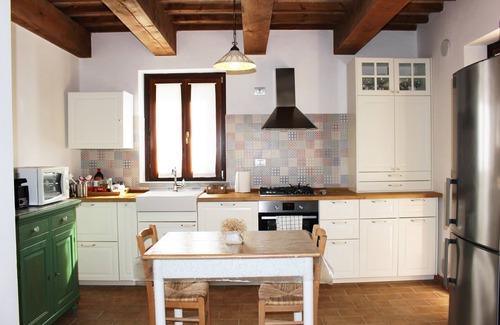 Furlo Villa | Villa Petra Marche - Piscina e giardino privato a pochi Km da spiagge Adriatiche