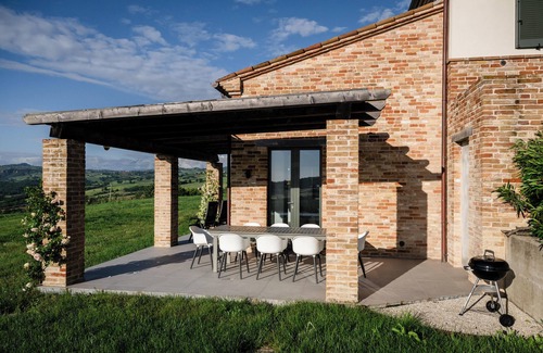 Loro Piceno Villa | Villa Picenum: Luxury and modern six-person vacation home with pool in Le Marche.