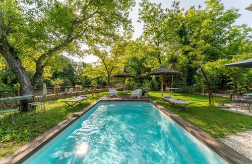 Apt Villa | Villa 'Plein Coeur Du Luberon' with Private Pool, Private Terrace and Wi-Fi