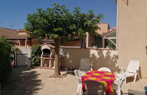 Portiragnes-Plage Villa | Villa plein sud, 4 couchages, en résidence LES ONDINES avec piscine commune, 500 m de la mer LROND28