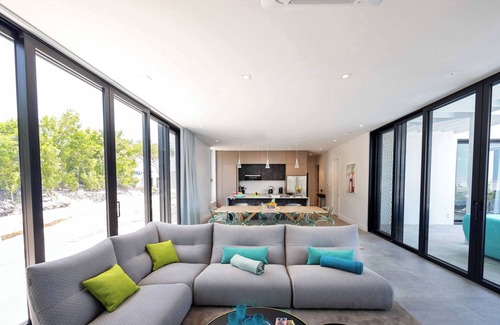 Blue Mountain Villa | Villa Pluto 2 to 4 Bedrooms with Private Pool Oceanfront