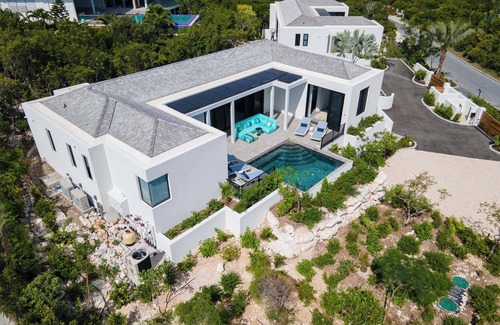 Blue Mountain Villa | Villa Pluto 2 to 4 Bedrooms with Private Pool Oceanfront