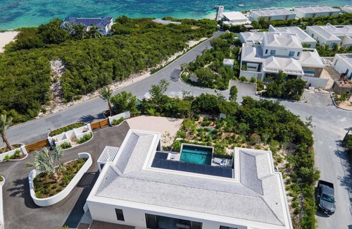 Blue Mountain Villa | Villa Pluto 2 to 4 Bedrooms with Private Pool Oceanfront