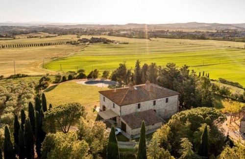 Asciano Villa | Villa 'Podere Viepri - In Esclusiva' with Private Pool, Private Terrace and Wi-Fi