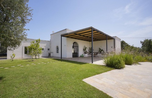 Ostuni Villa | Villa 'Pomes In Puglia' with Private Pool, Wi-Fi and Air Conditioning