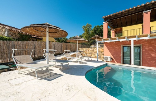Castiadas Villa | Villa 'Pretziosa' with Private Pool, Wi-Fi and Air Conditioning