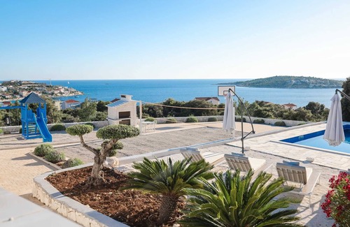 Marina Villa | Villa Regina Bianca with Pool