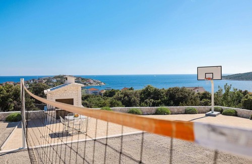 Marina Villa | Villa Regina Bianca with Pool