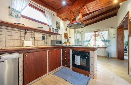 Quartu Sant'Elena Villa | Villa "Rita" with Private Terrace & Private Garden