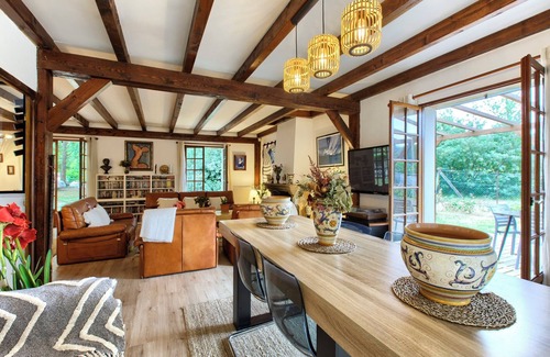 Bordeaux Villa | Villa 'Rodolphe' with Private Pool, Private Terrace and Wi-Fi