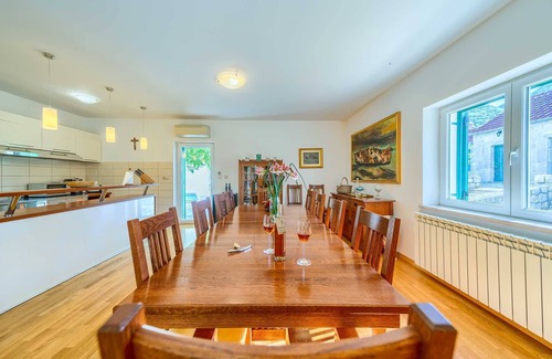 Rascane Villa | Villa Roglić in Dalmatian Hinterland with private pool, tennis, bocce and golf court