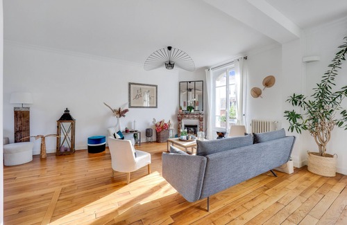 Le Chesnay Villa | Villa St Antoine - Les Demoiselles à Versailles