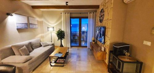 Slatine Apartment | Villa Salena with pool Slatine