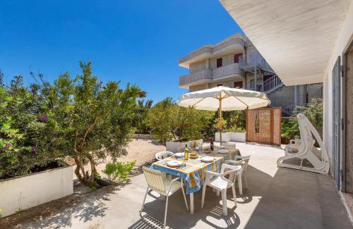 Torre Lapillo House | Villa Sara by BarbarHouse