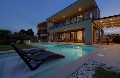 Pomer Villa | Villa Scala Pomer for 8 people, near Medulin, first row to the sea