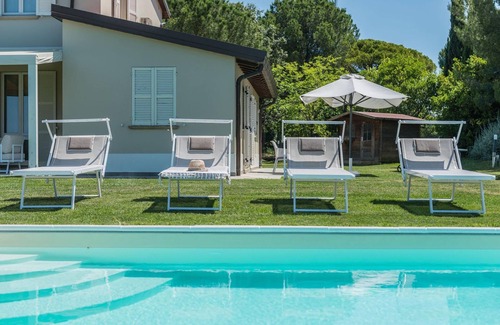 Pesaro Villa | Villa Selene 12 - Five Bedroom Villa, Sleeps 12