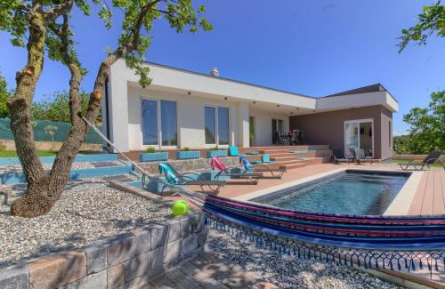 Vintijan Villa | Villa Senorita in Pula with Pool