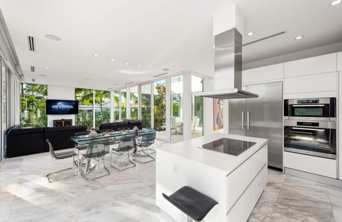 Venetian Islands Villa | Villa Shore - Stunning Modern Villa on the Shores of Biscayne Bay