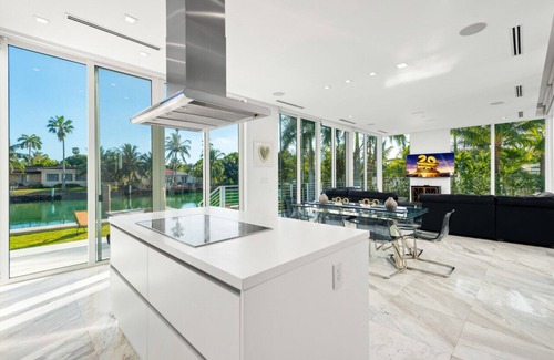 Venetian Islands Villa | Villa Shore - Stunning Modern Villa on the Shores of Biscayne Bay