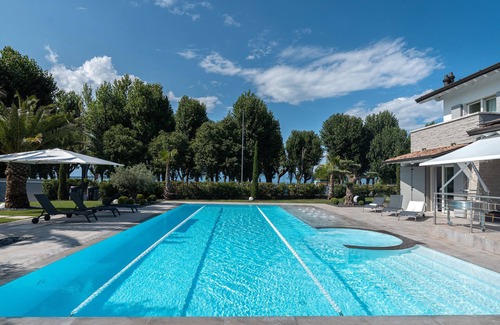 San Benedetto di Lugana Villa | Villa "Sirmione Lakefront" with Lake View, Private Heated Pool and Wi-Fi