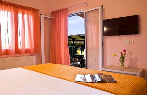Kariotai Villa | Villa Sonia (Anthemis villas) - Private Pool, private BBQ, playground for kids!