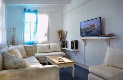 Limni Apartment | Villa Spiaggia Bianca Merlyn's Estate at Daphnila's Beach