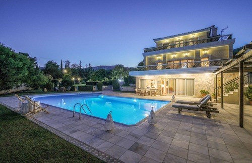 Kropia Villa | Villa 'Supreme and Classy Pool Residence ' with Mountain View, Wi-Fi and Air Conditioning