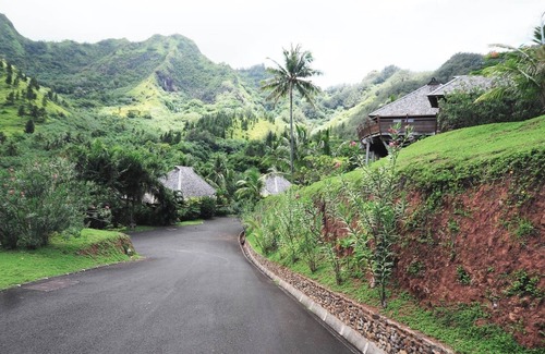 Papeto'ai Villa | VILLA TA'URA. In a gated residence. Spectacular panoramic views. Close to Beach.
