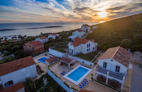 Premuda Villa | Villa Temida, island getaway, heated pool, near the beach, summer kitchen
