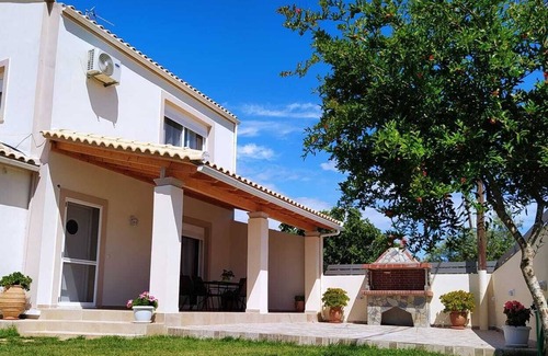 Ag. Georgios Villa | Villa Tesoro near the beach