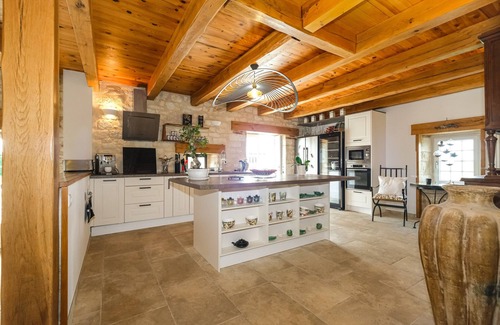 Frausseilles Villa | Villa Thun - Pool - House with character
