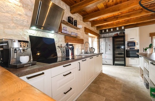 Frausseilles Villa | Villa Thun - Pool - House with character