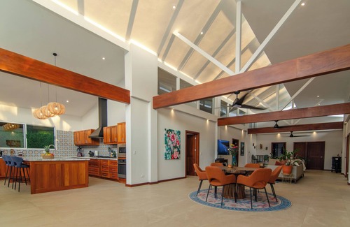 Atenas House | Villa Tranquila-new 4-bedroom home in Atenas, with views and pool!