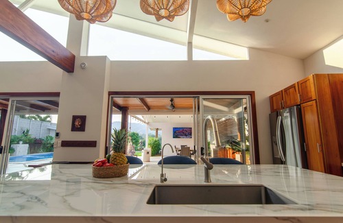 Atenas House | Villa Tranquila-new 4-bedroom home in Atenas, with views and pool!