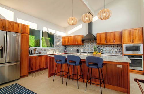 Atenas House | Villa Tranquila-new 4-bedroom home in Atenas, with views and pool!