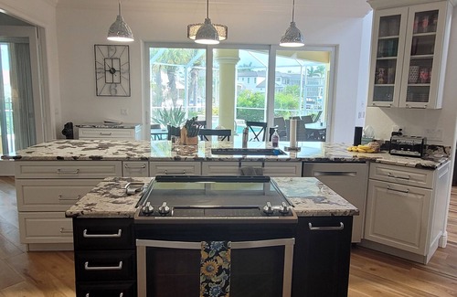 Pelican Villa | Villa Ultima, Ultimate Location, 3 Minute Walk to Cape Harbour Marina