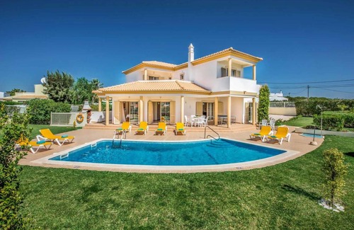 Castelo Villa | Villa Vega - Luxury Villa with a Large garden, Private pool, Air Con, Free Wi-Fi, BBQ