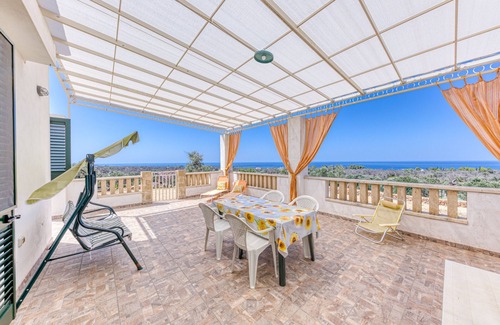 Marina di Felloniche Villa | Villa "Villetta Relax" with Sea View, Private Garden & A/C