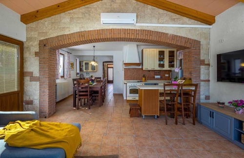 Nedescina Villa | Villa Vinci with swimming pool & playground