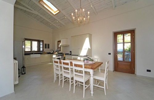 Licciana Nardi Villa | VILLA VITTORIA 8 pax